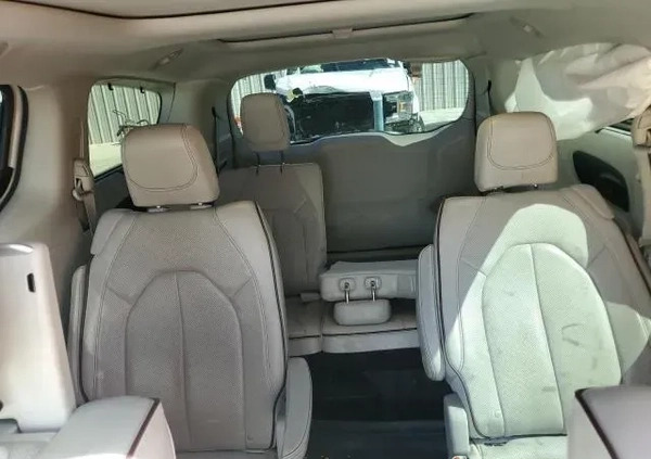 Chrysler Pacifica cena 59000 przebieg: 120592, rok produkcji 2017 z Milanówek małe 67